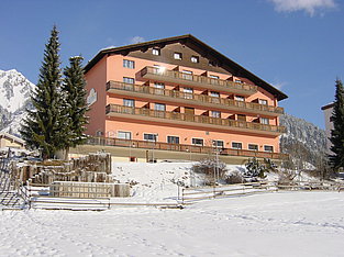 Jugendhotel Alpina - Südfassade